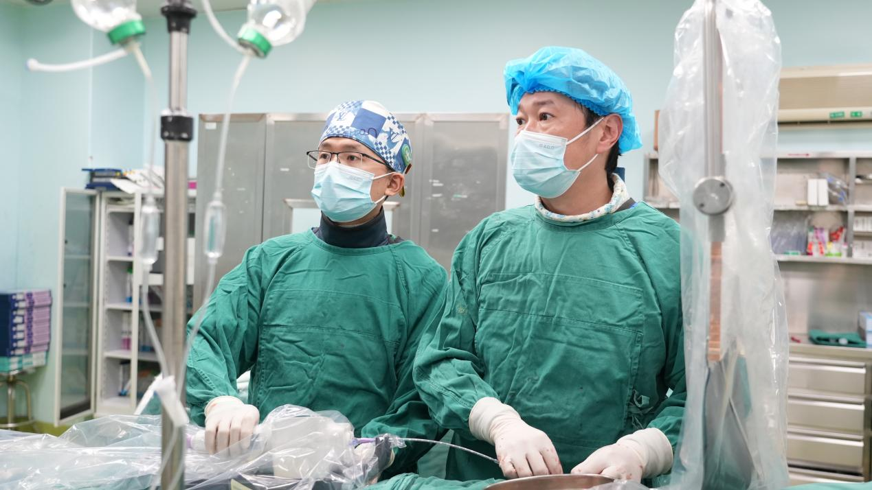 吸烟饮酒几十年堵死心脏“生命线”，男子突发心梗险丧命