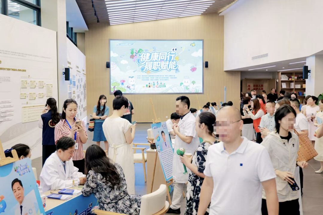 阿司匹林和氯吡格雷是心脑血管疾病、心脏支架术后最常用的两类抗血小板药物，也是守护血管、预防心梗、脑梗复发的核心药物。很多长期服药患者并不清楚正确用法、用药禁忌、风险信号，常常陷入“不敢停药、怕出血、吃错药”的困境。  今天带大家把这两种药的核心用药逻辑、区别、用药禁忌和危险预警一次性认识清楚。